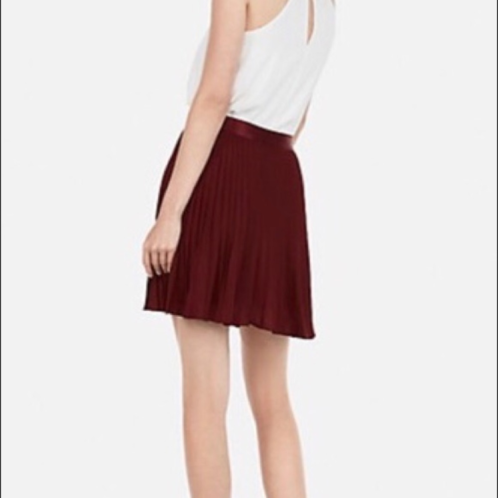 Express High Waisted wine colored pleated skirt